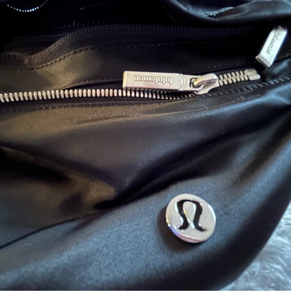 Lululemon belt bag. Black. - Picture 5 of 5